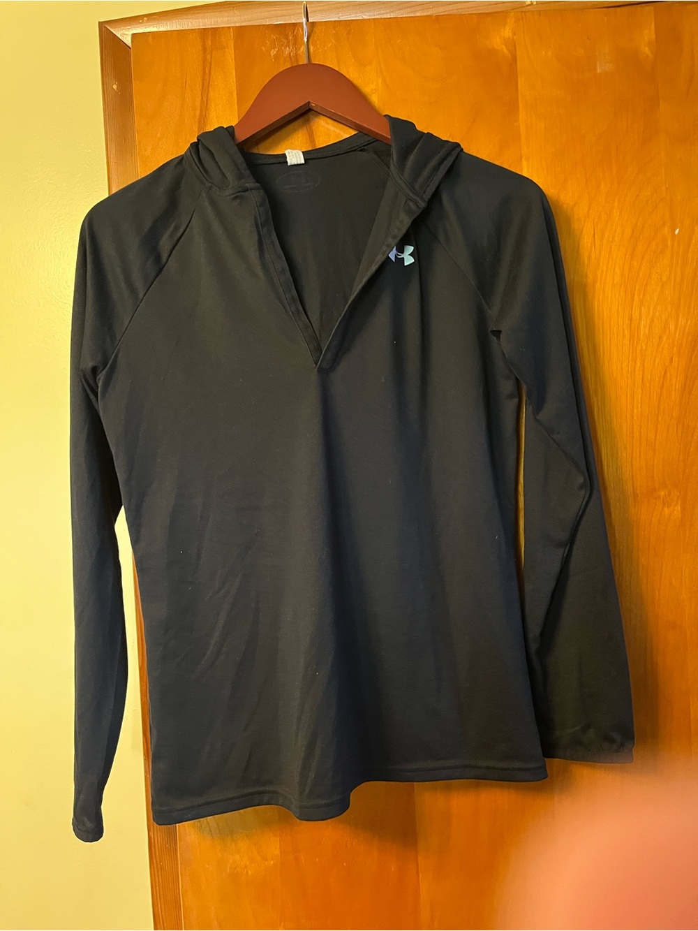 Under Armour Black Hooded Long-Sleeve Performance Top